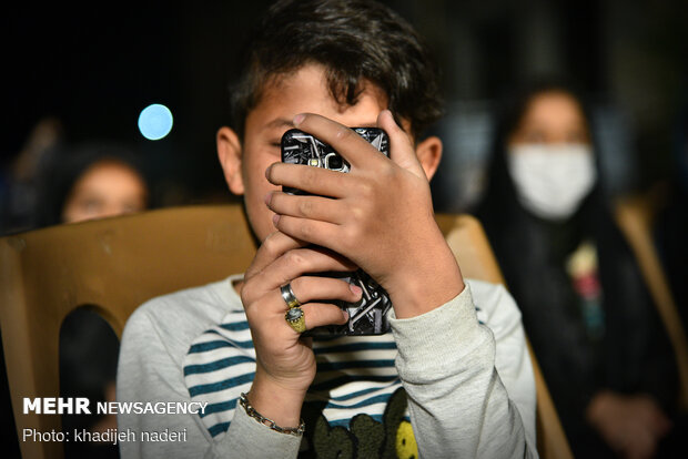 منتظران کوچک در جشن نیمه شعبان - اصفهان