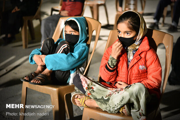 منتظران کوچک در جشن نیمه شعبان - اصفهان