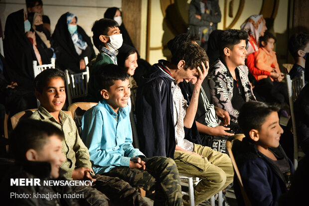 منتظران کوچک در جشن نیمه شعبان - اصفهان