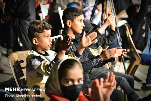 منتظران کوچک در جشن نیمه شعبان - اصفهان