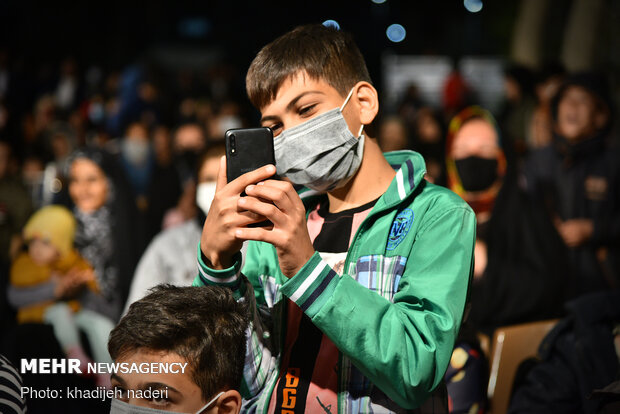 منتظران کوچک در جشن نیمه شعبان - اصفهان