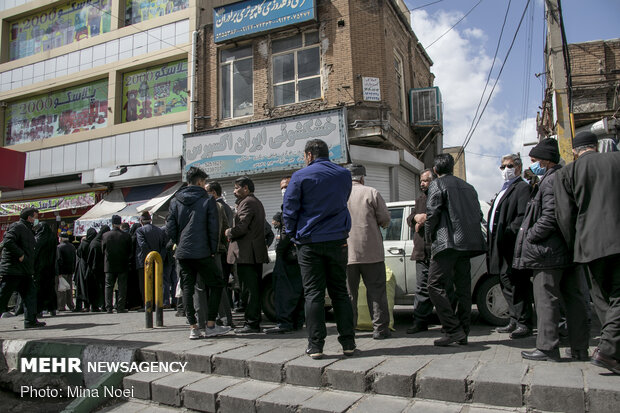 پرواز مرغ از بازار قزوین/ چالش شبکه توزیع ناکارآمد ادامه دارد