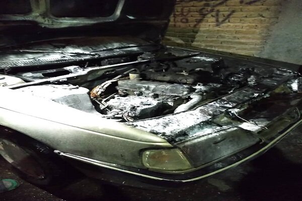 مهار آتش‌سوزی خودرو در شهرستان هرسین