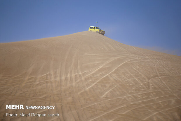 Off-road tours on Yazd desert