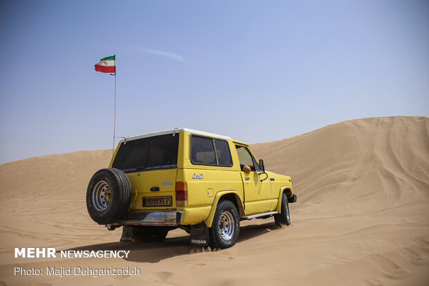 Off-road tours on Yazd desert