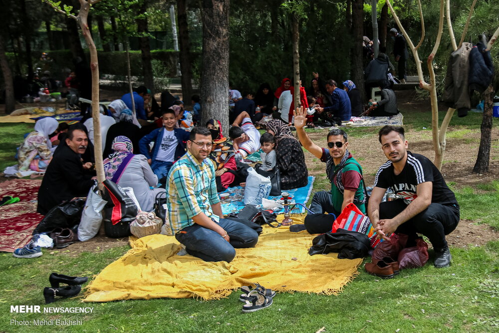 قم میں یوم ماحولیات کے موقع پر عوام کا پارکوں میں حضور