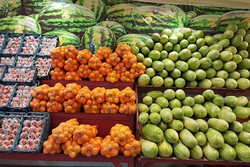تقویت تشکل‌های کشاورزی راهکار اصلی کنترل بازار میوه است