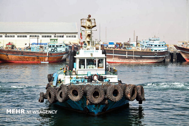 Pakistan filo grubu, İran limanına demir attı