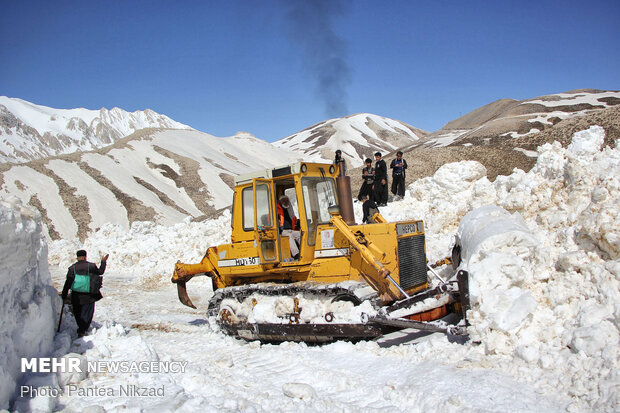 حجم سنگین برف در روستای «پرگه» طالقان