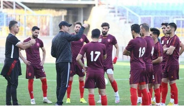 تمرین پرسپولیس در دو گروه مختلف