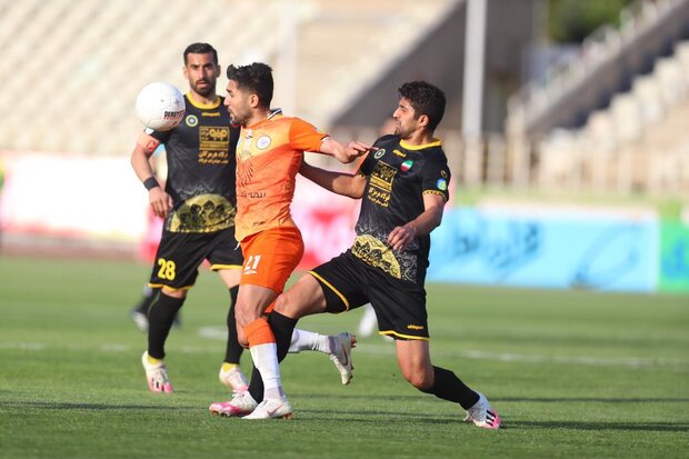 Sepahan beat Persepolis to move close to IPL title - Tehran Times