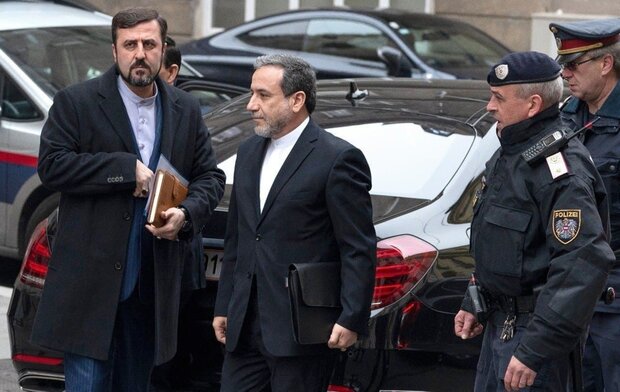 ایرانی وزیر خارجہ کے سیاسی معاون عراقچی ویانا پہنچ گئے