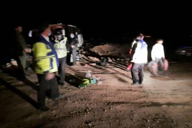 حادثه انحراف اتوبوس در ده نمک ۲۴ مصدوم داشت