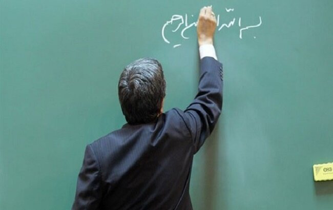معلم مطالبه گر و تکلیف گرا است/نظام اجتماعی کشور زنده شد