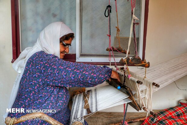 Tablecloth weaving in Mazandaran