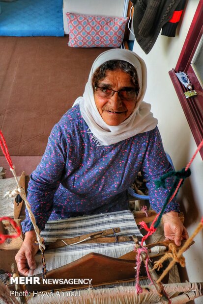 Tablecloth weaving in Mazandaran