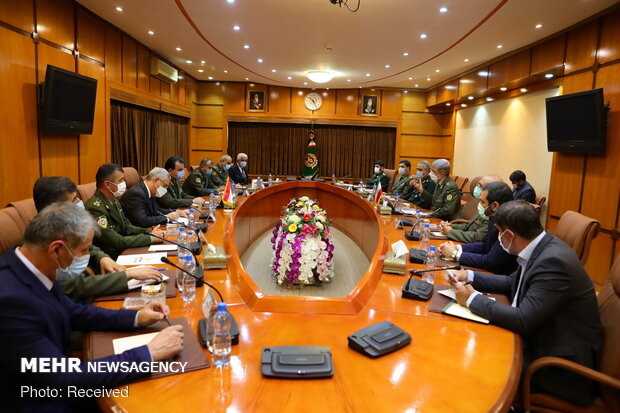 Iranian, Tajik defense ministers meeting