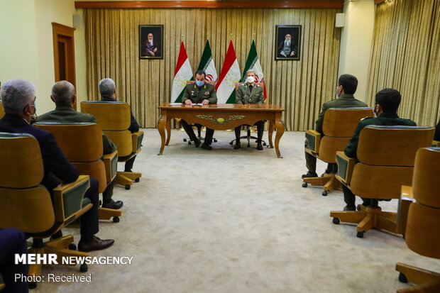 Iranian, Tajik defense ministers meeting