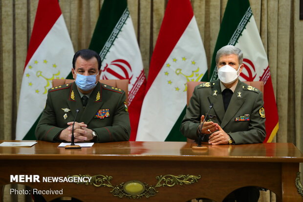 Iranian, Tajik defense ministers meeting