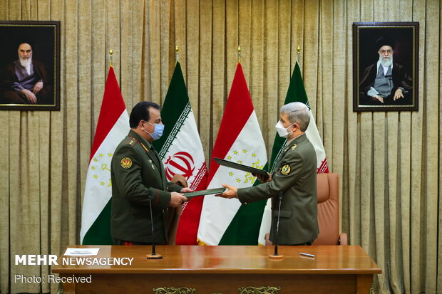 Iranian, Tajik defense ministers meeting