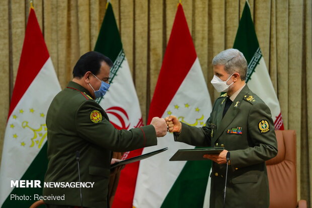 Iranian, Tajik defense ministers meeting