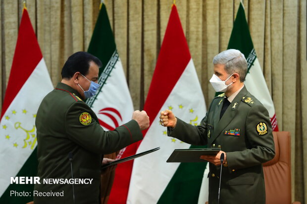 Iranian, Tajik defense ministers meeting