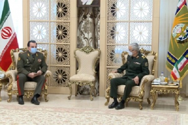 تاجیکستان کے وزیر دفاع کی میجر جنرل باقری سے ملاقات
