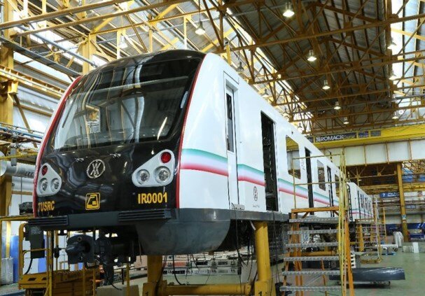 وزیر کشور از مراحل تولید قطار ملی بازدید کرد