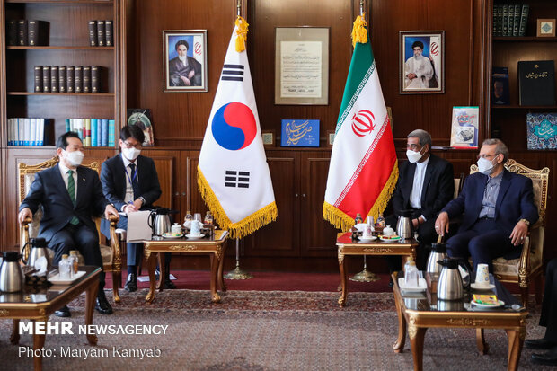 Leader advisor, S Korea PM hold meeting