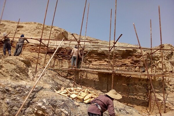فاز دوم پروژه مرمت واحیای قلعه منوجان آغاز شد