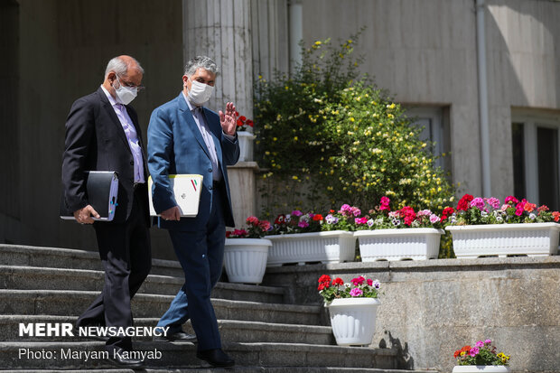 عباس صالحی وزیر فرهنگ و ارشاد اسلامی و  محسن حاجی میرزایی وزیر آموزش و پرورش