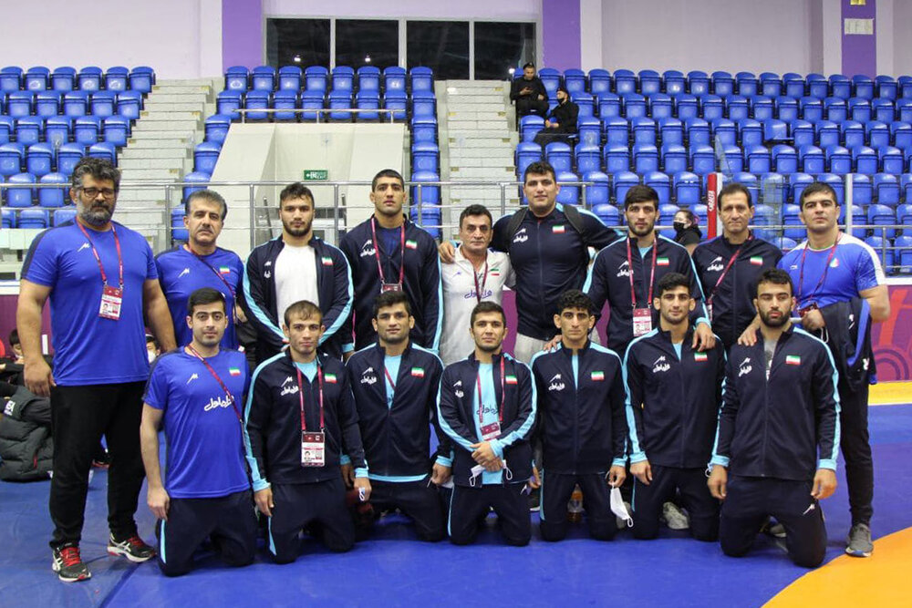 Atletas iranianos, vice-campeonato de luta livre greco-romano  asiático-2018, em Quirguistão. - Pars Today