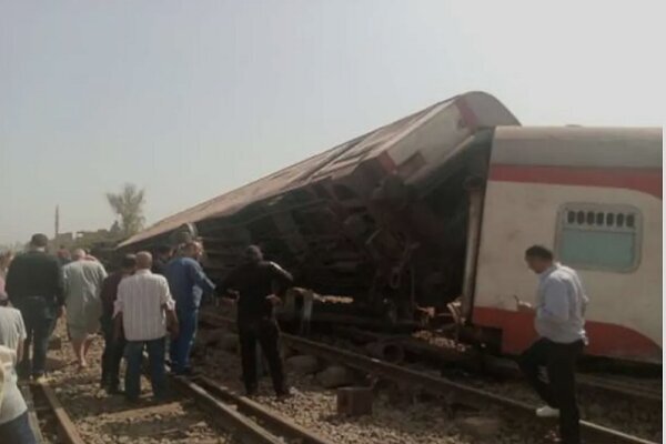 Train derails in Egypt, leaves dozens injured