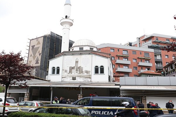 Arnavutluk'ta camide düzenlenen bıçaklı saldırıda 5 kişi yaralandı
