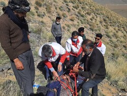 زن ۷۵ ساله مفقود شده در کوه‌های روستای حسن رباط پیدا شد
