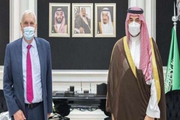 فرستاده نخست وزیر انگلیس با معاون وزیر دفاع سعودی دیدار کرد