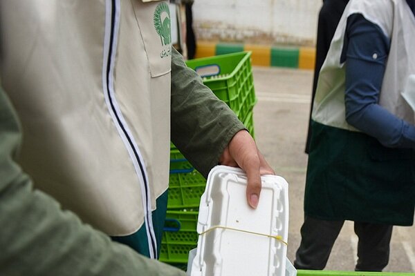 توزیع روزانه ۳ هزار پرس غذا در حاشیه شهر مشهد