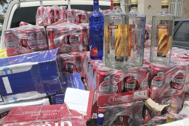 کشف ۶ هزار و ۷۵۰ قوطی مشروبات الکلی در ملارد