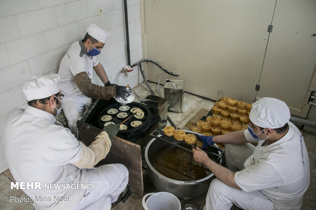 Cooking Zulbia-Bamieh in Ramadan
