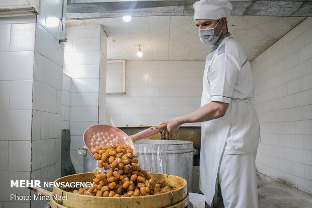 Cooking Zulbia-Bamieh in Ramadan