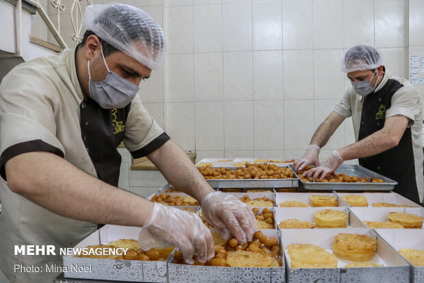پخت زولبیا و بامیه ماه مبارک رمضان در تبریز