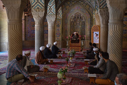 شیراز کی نصیر الملک مسجد میں محفل انس با قرآن