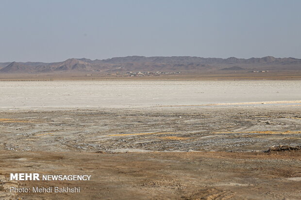 خشک شدن دریاچه نمک قم