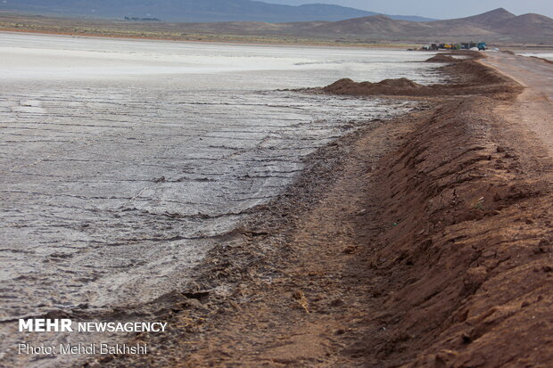 خشک شدن دریاچه نمک قم