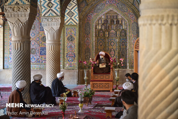 محفل انس با قرآن کریم در مسجد نصیرالملک شیراز