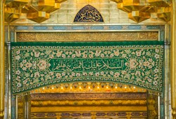 نصب پرده‌های دوخته شده توسط بانوان اصفهانی در حرم حضرت عباس(ع)