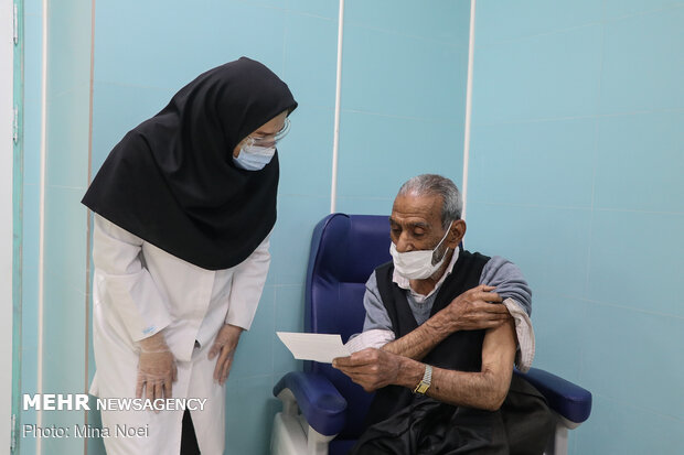 Vaccination of senior citizens starts in Tabriz