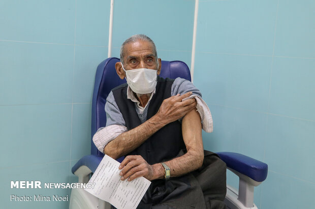 Vaccination of senior citizens starts in Tabriz