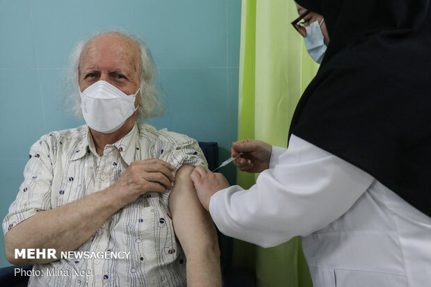 Vaccination of senior citizens starts in Tabriz