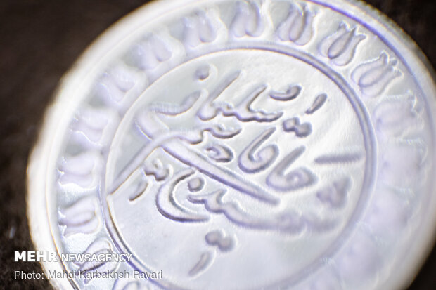 رونمایی از سکه طلا و نقره منقش به تمثال حاج قاسم سلیمانی
